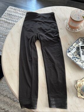 High-Waist Shaping Leggings - Black
